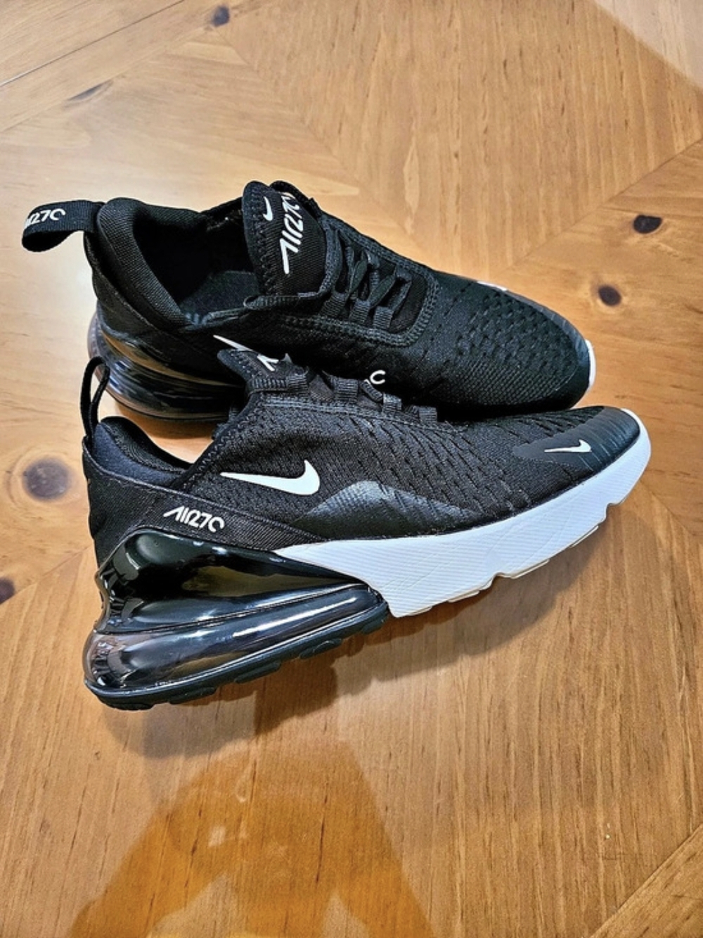 EUC Women's Nike Air Max 270 Sneakers